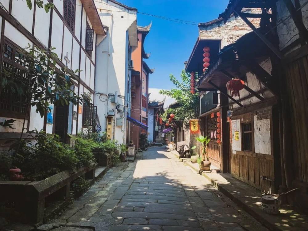 肖战的笑容总是充满魅力，他是怎样有今天的名气的？游戏画面